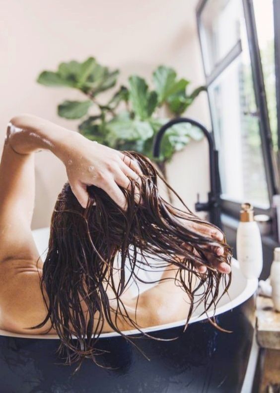 10-consigli-capelli-sani-shampora